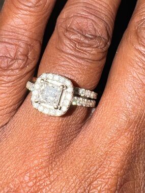 2kt white gold Halo Engagement Ring Set - White